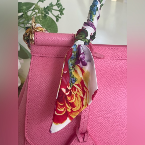 ❌SOLD OUT❌Dolce & Gabbana Pink Floral Sicily Top Handle Bag - Picture 3 of 13